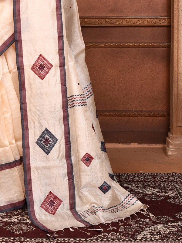 offwhite tussar silk jamdani saree