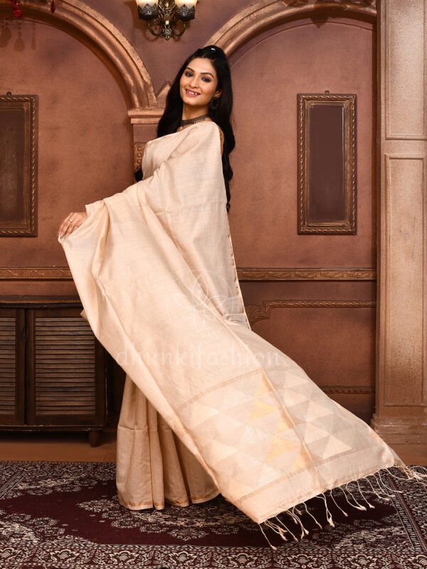 Beige tussar silk jamdani saree