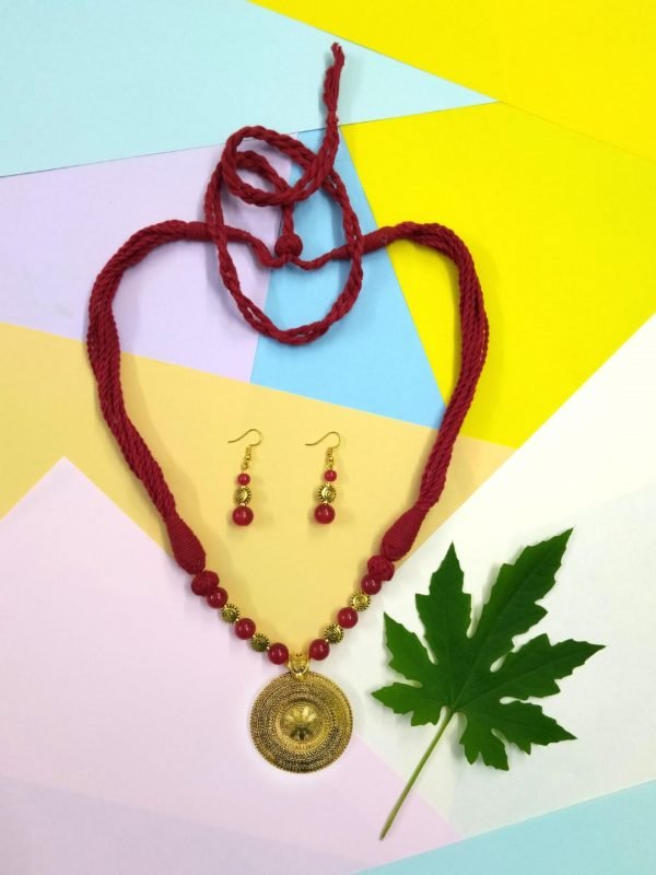 Red dhokra pendant set